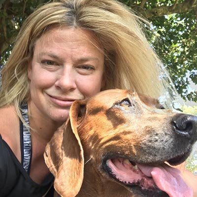 dog-sitter-in-cooper-city Dog sitter is hugging a big brown dog.