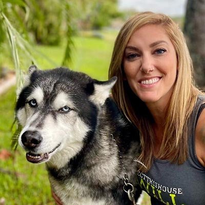 dog-walker-in-cooper-city Dog walker is hugging a beautiful husky dog in Cooper City.