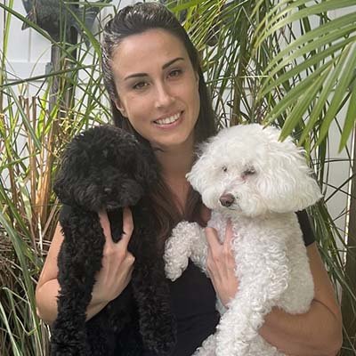 pet-sitter-in-lighthouse-point Beautiful pet sitter holding a black and a white dog in Lighthouse Point.