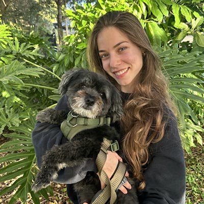 Pet sitter in Coconut Creek FL 